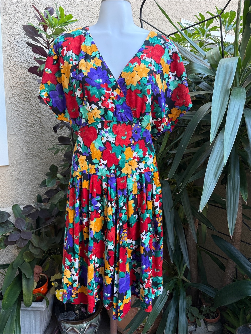 Vintage 80’s Bright Floral V-Neck Short Sleeve Rayon Dress with Pockets